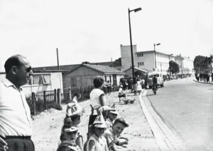 1950 : Bungalows à côté du lycée Saint-Louis lors du Tour de France.