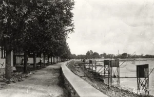 1950 : Bungalows devant le quai de Sautron